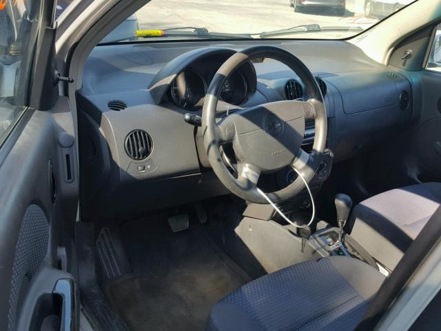 KL1TD66666B536553 - 2006 CHEVROLET AVEO BASE Күміс фото 9