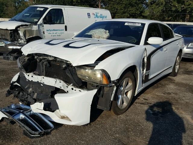 2C3CDXBG4DH508921 - 2013 DODGE CHARGER SE WHITE photo 2