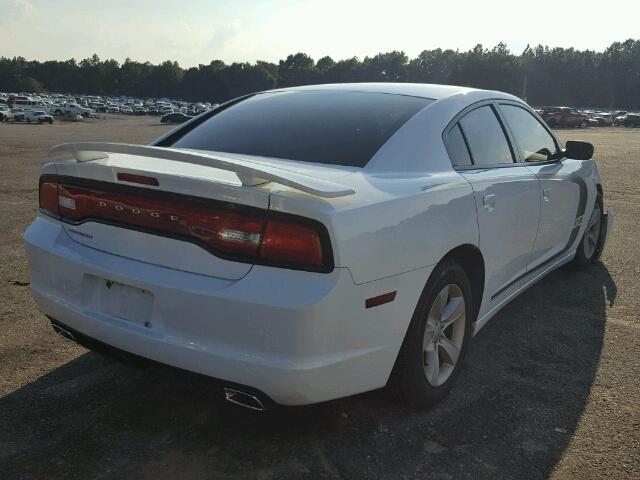 2C3CDXBG4DH508921 - 2013 DODGE CHARGER SE WHITE photo 4