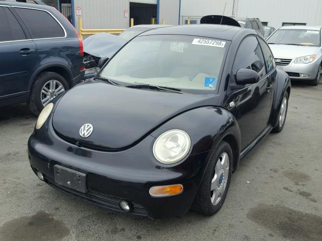 3VWCF21CXYM417812 - 2000 VOLKSWAGEN NEW BEETLE 黑色 照片 2