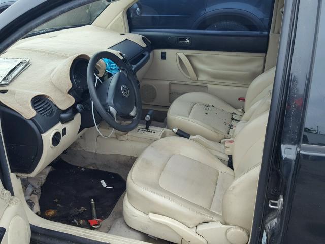 3VWCF21CXYM417812 - 2000 VOLKSWAGEN NEW BEETLE 黑色 照片 5