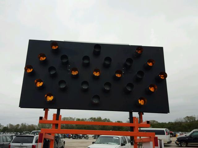 5HJ3V10116S011944 - 2006 UTILITY SIGN ORANGE photo 8