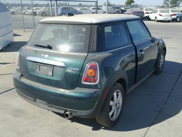 WMWMF3C55ATZ22298 - 2010 MINI COOPER GREEN photo 4