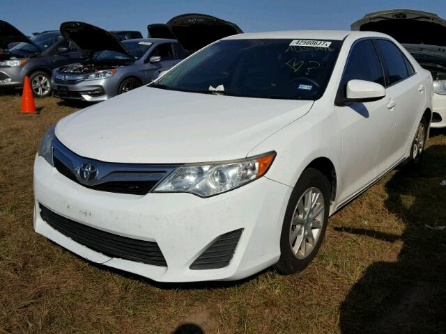 4T1BF1FK5CU133996 - 2012 TOYOTA CAMRY WHITE photo 2