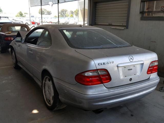 WDBLJ70G7YF154860 - 2000 MERCEDES-BENZ CLK 430 SILVER photo 3