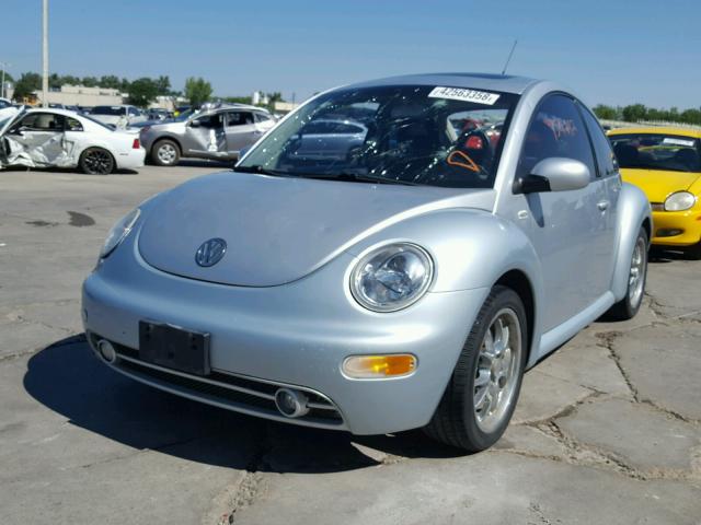 3VWDD21C22M406787 - 2002 VOLKSWAGEN NEW BEETLE 银色 照片 2