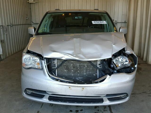 2C4RC1BG5CR181332 - 2012 CHRYSLER TOWN & COU SILVER photo 9