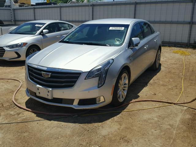 2G61M5S35J9130010 - 2018 CADILLAC XTS LUXURY SILVER photo 2