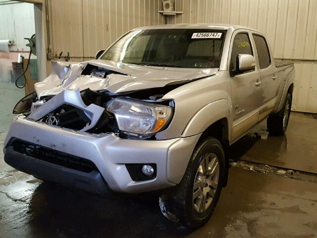 3TMMU4FN8CM048458 - 2012 TOYOTA TACOMA DOU SILVER photo 2