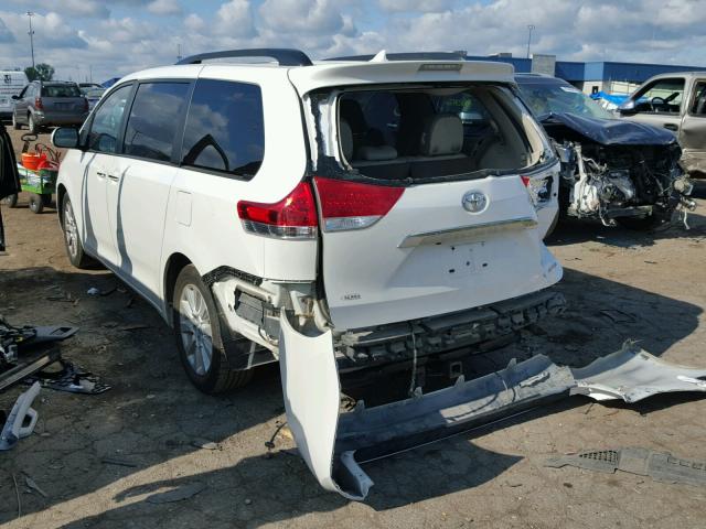 5TDYK3DC7ES489262 - 2014 TOYOTA SIENNA XLE WHITE photo 3