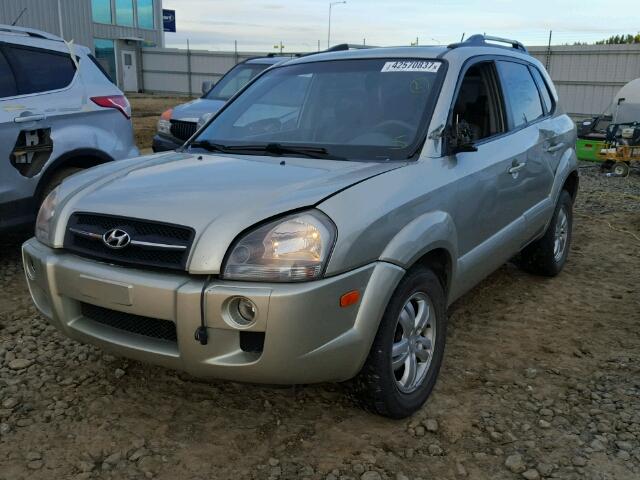 KM8JM72D96U335174 - 2006 HYUNDAI TUCSON GL GOLD photo 2