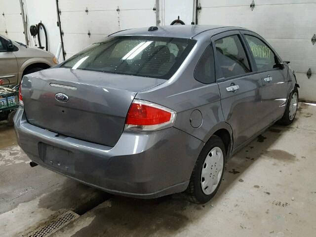 1FAHP35N89W104112 - 2009 FORD FOCUS SE GRAY photo 4