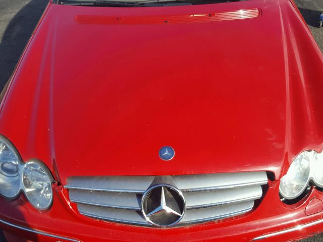 WDBTJ56H78F243011 - 2008 MERCEDES-BENZ CLK RED photo 7