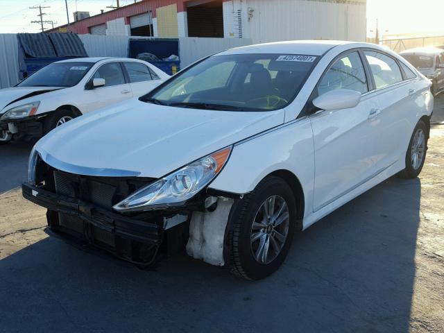 5NPEB4AC6EH909628 - 2014 HYUNDAI SONATA GLS WHITE photo 2