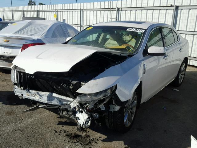 1LNHL9DR4BG606107 - 2011 LINCOLN MKS WHITE photo 2