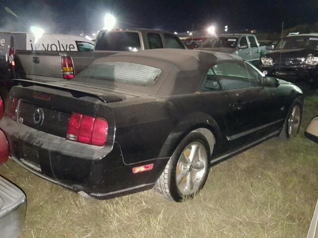 1ZVHT85H385149439 - 2008 FORD MUSTANG BLACK photo 4