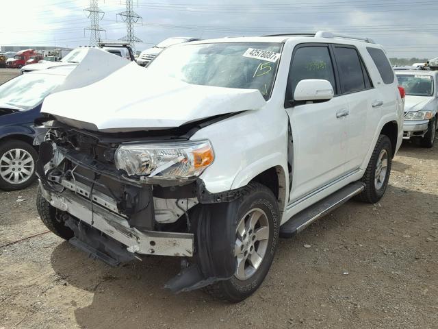 JTEBU5JR8A5014638 - 2010 TOYOTA 4RUNNER WHITE photo 2