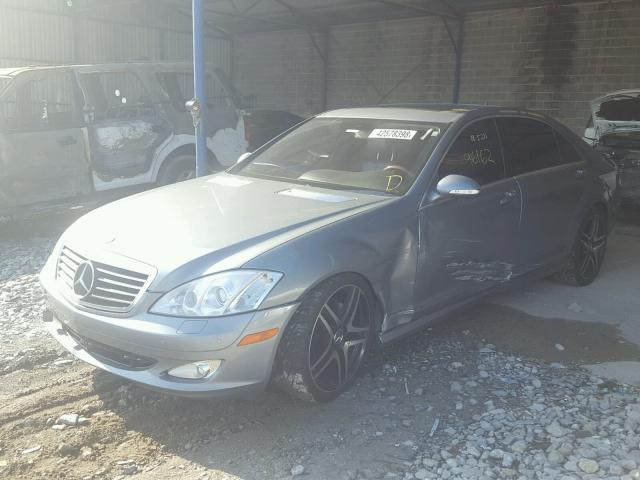 WDDNG71X17A068887 - 2007 MERCEDES-BENZ S 550 SILVER photo 2