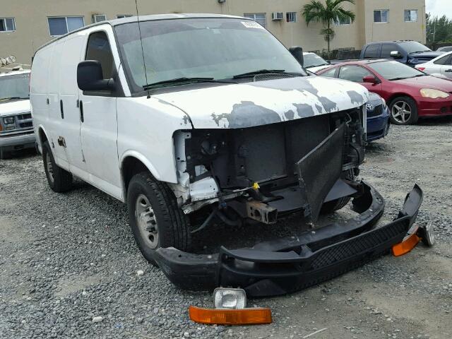 1GCGG25V571116681 - 2007 CHEVROLET EXPRESS G2 WHITE photo 1