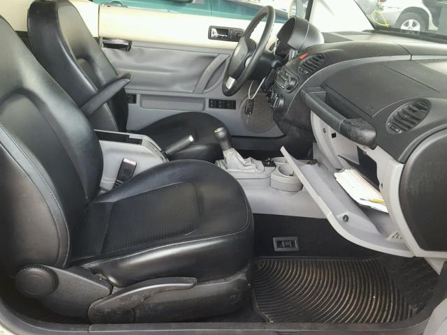 3VWCD31Y24M345229 - 2004 VOLKSWAGEN NEW BEETLE თაფლისფერი ფოტო 5