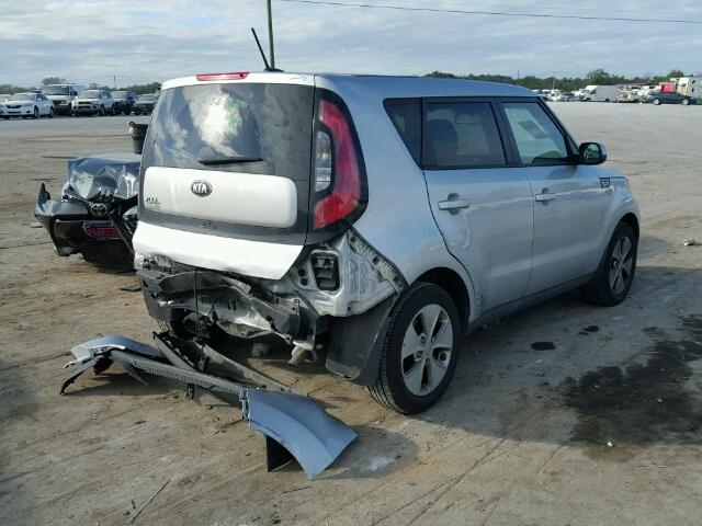 KNDJN2A23F7792212 - 2015 KIA SOUL SILVER photo 4