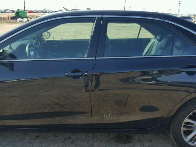 4T1BF1FK3HU770909 - 2017 TOYOTA CAMRY LE შავი ფოტო 9