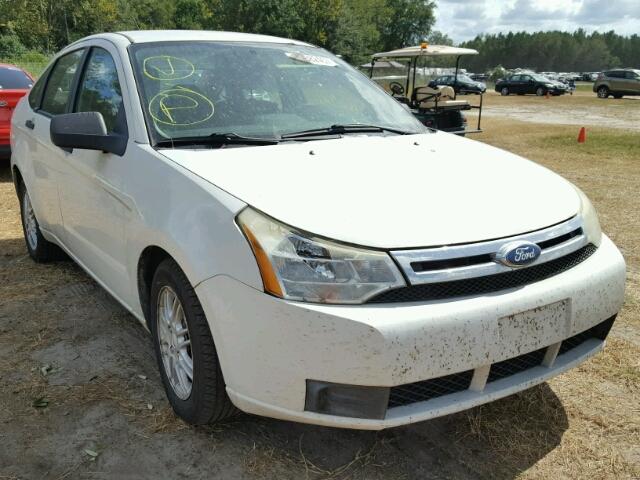 1FAHP35N19W111788 - 2009 FORD FOCUS SE WHITE photo 1