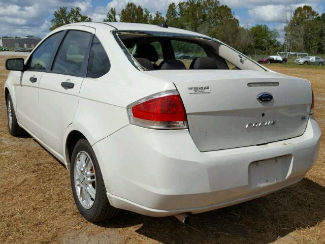 1FAHP35N19W111788 - 2009 FORD FOCUS SE WHITE photo 3