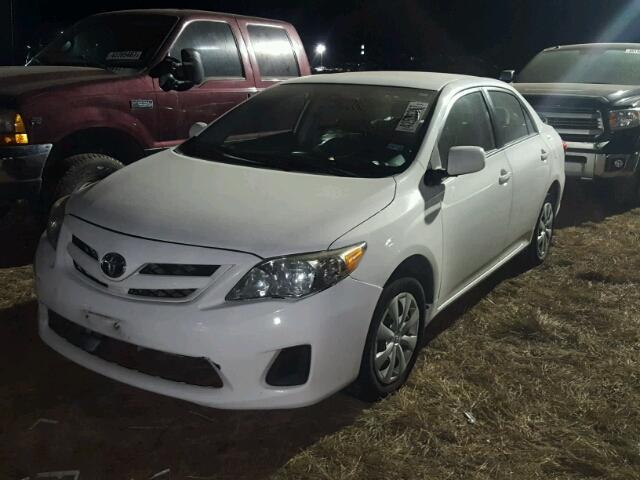 2T1BU4EE0BC629582 - 2011 TOYOTA COROLLA BA WHITE photo 2