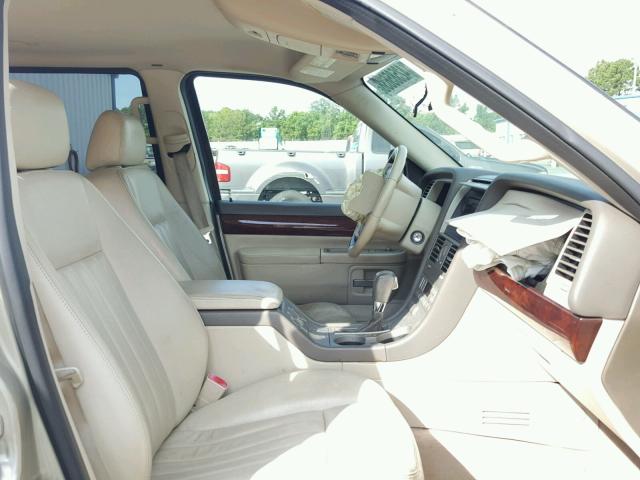 5LMEU68H54ZJ26825 - 2004 LINCOLN AVIATOR 米色 照片 5