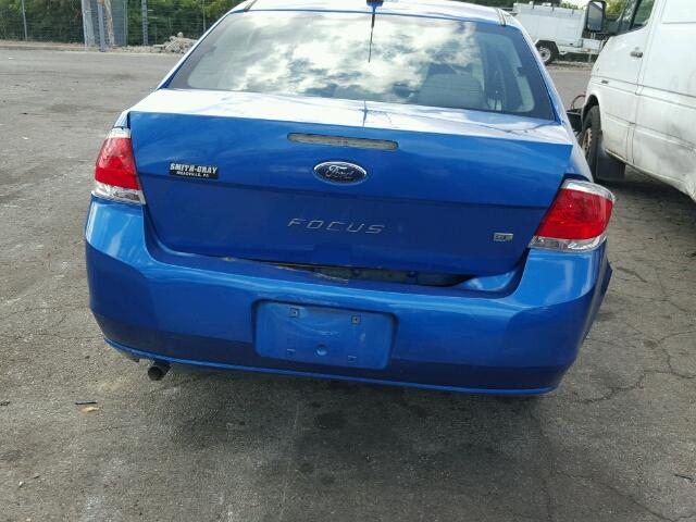 1FAHP3FN9BW136765 - 2011 FORD FOCUS SE BLUE photo 9