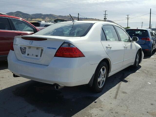 JHMCN364X6C001429 - 2006 HONDA ACCORD WHITE photo 4