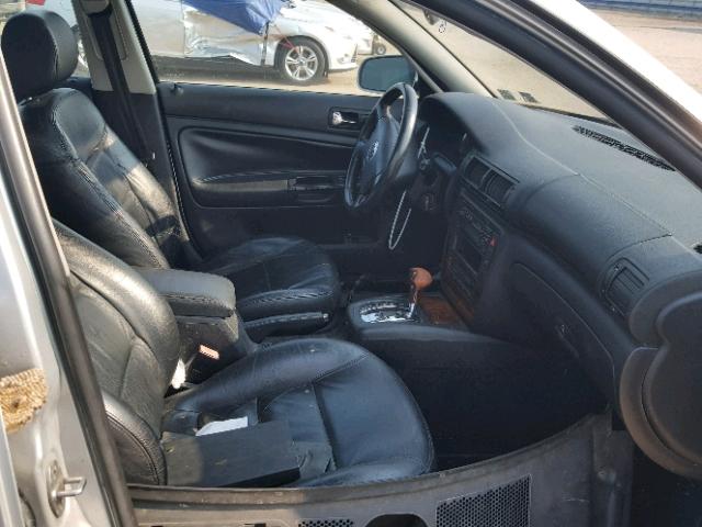 WVWYH63B21E259606 - 2001 VOLKSWAGEN PASSAT GLX SILVER photo 5