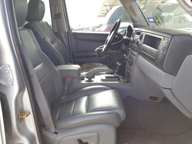 1J8HG48P47C527919 - 2007 JEEP COMMANDER SILVER photo 5