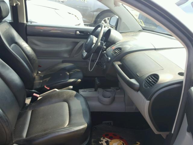 3VWBK31C04M405269 - 2004 VOLKSWAGEN NEW BEETLE ნაცრისფერი ფოტო 5