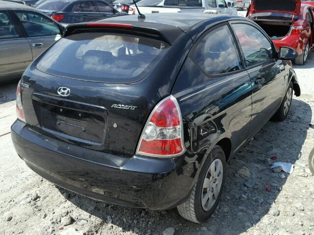 KMHCM36CX8U069525 - 2008 HYUNDAI ACCENT GS BLACK photo 4