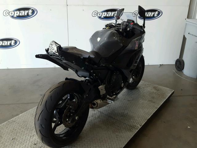 JKAEXEJ17JDA02390 - 2018 KAWASAKI EX650 J ვერცხლისფერი ფოტო 4