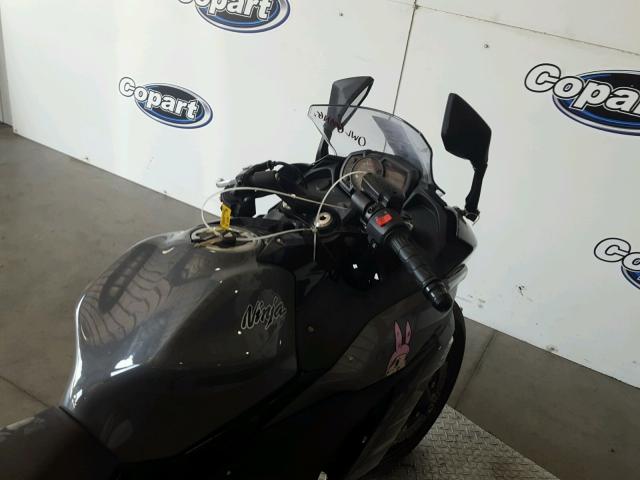 JKAEXEJ17JDA02390 - 2018 KAWASAKI EX650 J ვერცხლისფერი ფოტო 5