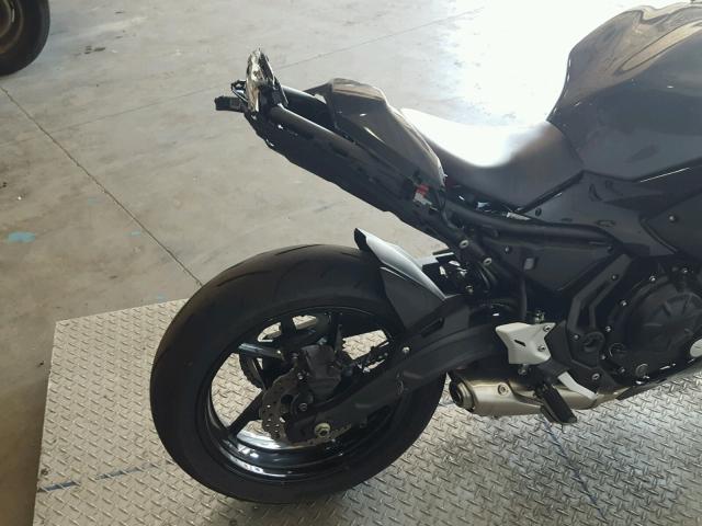 JKAEXEJ17JDA02390 - 2018 KAWASAKI EX650 J ვერცხლისფერი ფოტო 6