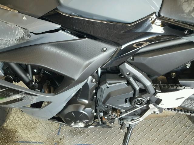 JKAEXEJ17JDA02390 - 2018 KAWASAKI EX650 J ვერცხლისფერი ფოტო 7