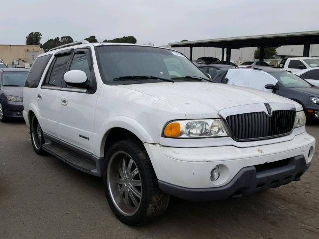 5LMFU28R42LJ06071 - 2002 LINCOLN NAVIGATOR WHITE photo 1
