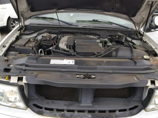 5LMFU28R42LJ06071 - 2002 LINCOLN NAVIGATOR WHITE photo 7