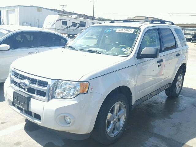 1FMCU03G09KA09370 - 2009 FORD ESCAPE XLT WHITE photo 2