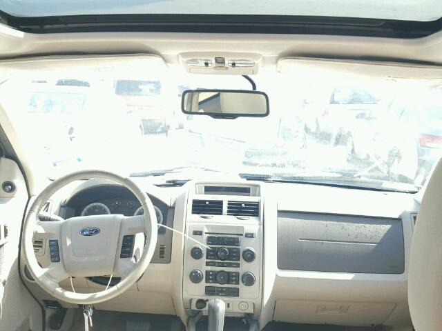 1FMCU03G09KA09370 - 2009 FORD ESCAPE XLT WHITE photo 9