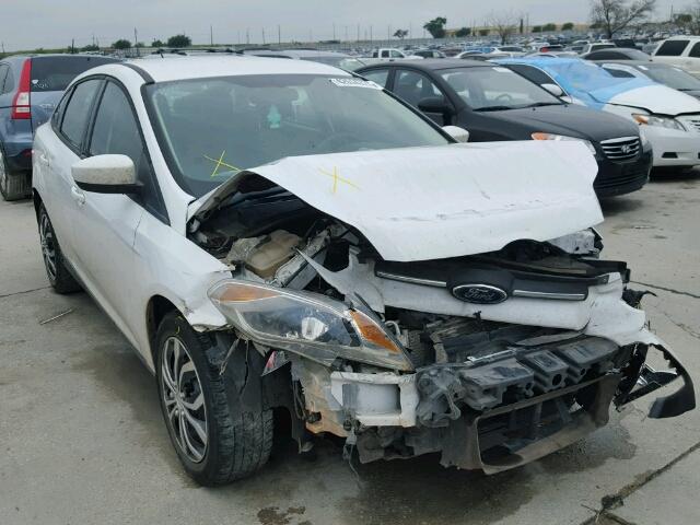 1FAHP3F2XCL379381 - 2012 FORD FOCUS SE WHITE photo 1