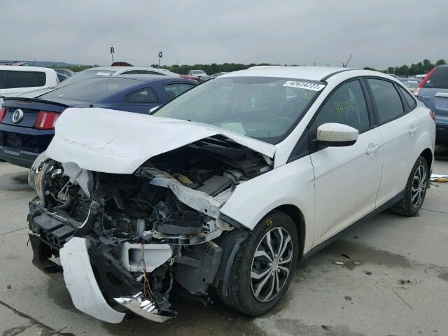 1FAHP3F2XCL379381 - 2012 FORD FOCUS SE WHITE photo 2