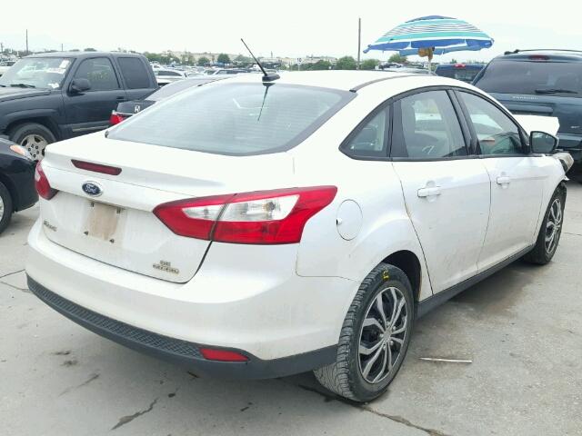 1FAHP3F2XCL379381 - 2012 FORD FOCUS SE WHITE photo 4