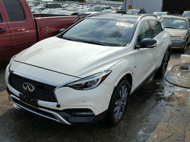 SJKCH5CR7HA034906 - 2017 INFINITI QX30 BASE WHITE photo 2