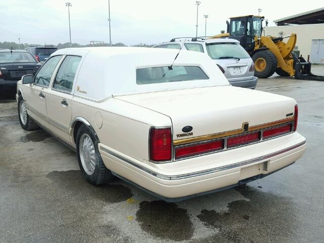 1LNLM83W0VY665064 - 1997 LINCOLN TOWN CAR BEIGE photo 3