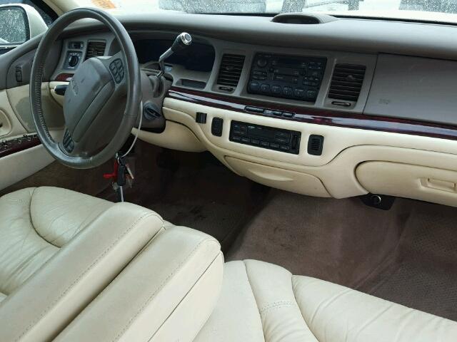 1LNLM83W0VY665064 - 1997 LINCOLN TOWN CAR BEIGE photo 9